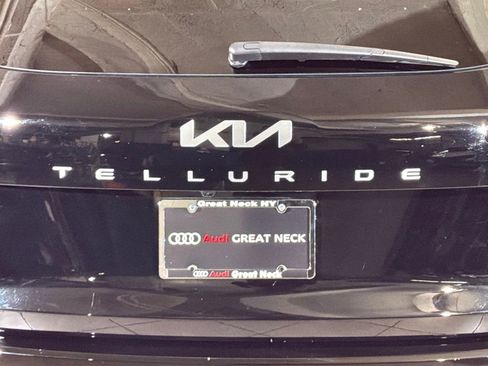 Used 2023 Kia Telluride EX w/ EX Captain's Chair Package image 25