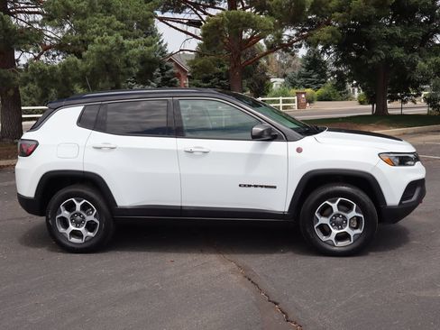 Used 2022 Jeep Compass Trailhawk w/ Trailhawk Elite Group AWD/4WD image 3