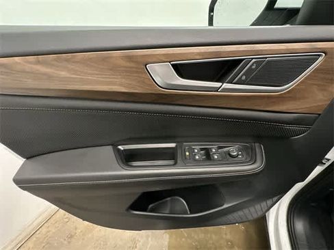 Certified 2025 Volkswagen Atlas SE image 17