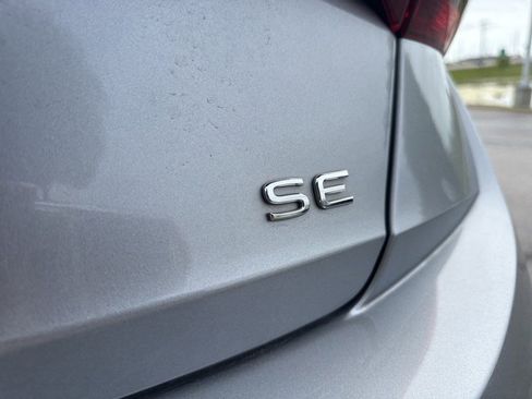 Used 2022 Volkswagen Jetta SE w/ Panoramic Sunroof Package FWD image 5