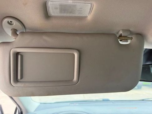 Used 2018 Toyota Corolla LE FWD image 19