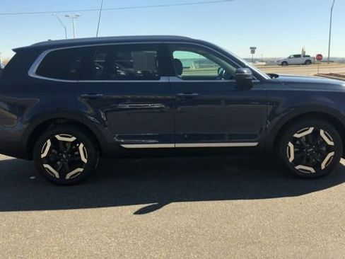 Used 2025 Kia Telluride S image 9