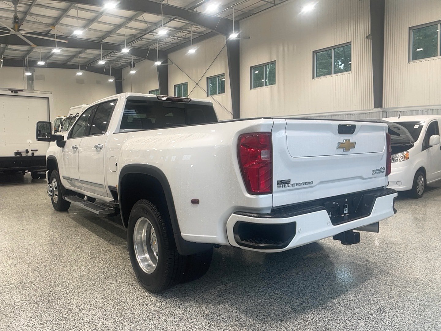 Used 2024 Chevrolet Silverado 3500 High Country w/ High Country Premium Package AWD/4WD image 21