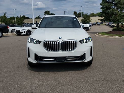 Used 2025 BMW X5 xDrive40i w/ Premium Package AWD/4WD image 8