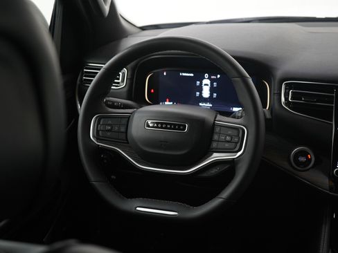 Used 2024 Jeep Wagoneer L Series II w/ Flexible Seating Group image 19