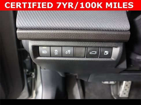 Used 2025 Toyota Camry SE w/ Convenience Package image 16
