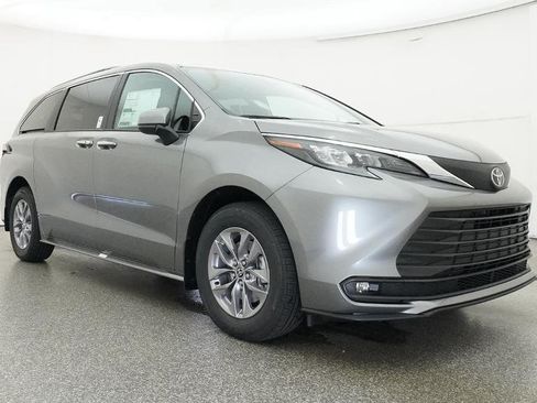 New 2026 Toyota Sienna XLE FWD image 9