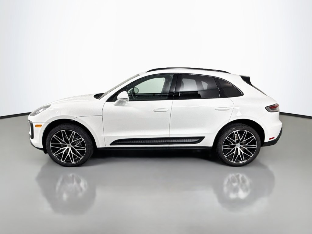 Certified 2026 Porsche Macan AWD/4WD image 2