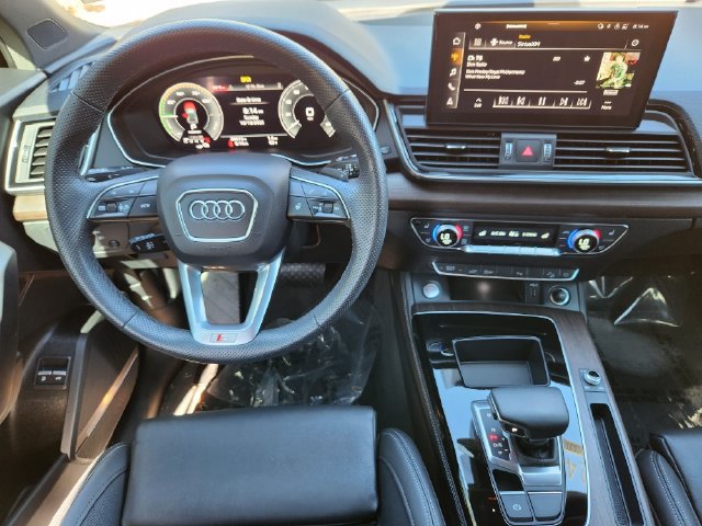 Used 2024 Audi Q5 e Premium Plus w/ Premium Plus Package AWD/4WD image 25