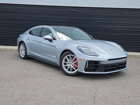 Certified 2025 Porsche Panamera 4 AWD/4WD image 3