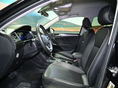 Used 2024 Volkswagen Tiguan SE image 19