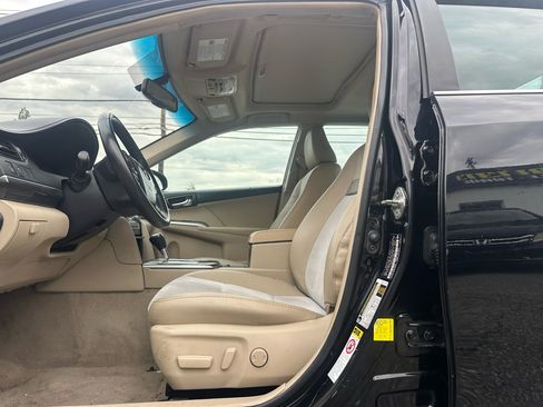 Used 2012 Toyota Camry XLE w/ Leather Pkg image 11