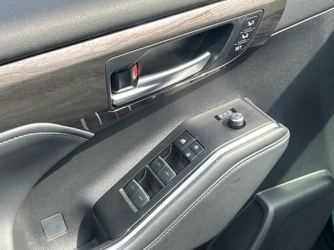 Certified 2025 Toyota Highlander Platinum AWD/4WD image 24