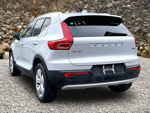 Used 2020 Volvo XC40 T5 Momentum image 10