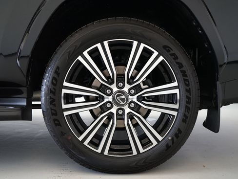 Used 2026 Lexus LX 600 4WD w/ Luxury Package image 37