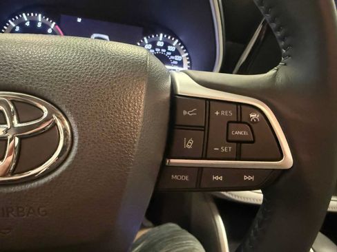Certified 2024 Toyota Highlander XLE AWD/4WD image 31