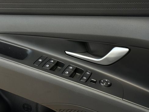 Certified 2025 Hyundai Elantra SE FWD image 23