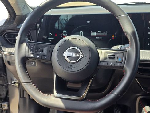 Used 2025 Nissan Kicks SR FWD image 18