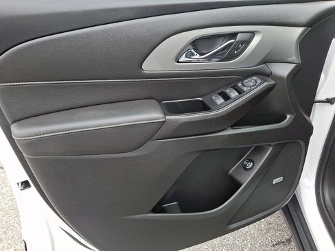 Used 2023 Chevrolet Traverse LT w/ LT Premium Package image 13