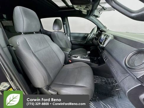Used 2016 Toyota Tacoma TRD Off-Road w/ Premium & Technology Package AWD/4WD image 27