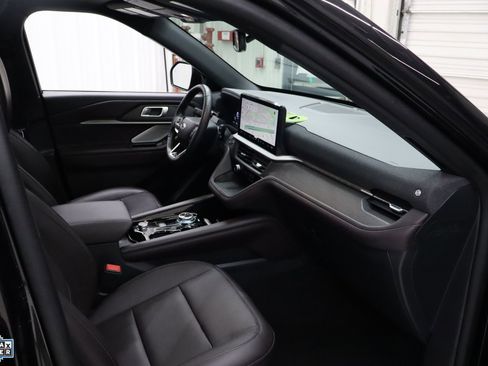 Certified 2025 Ford Explorer Platinum w/ LUX Leather Package image 31
