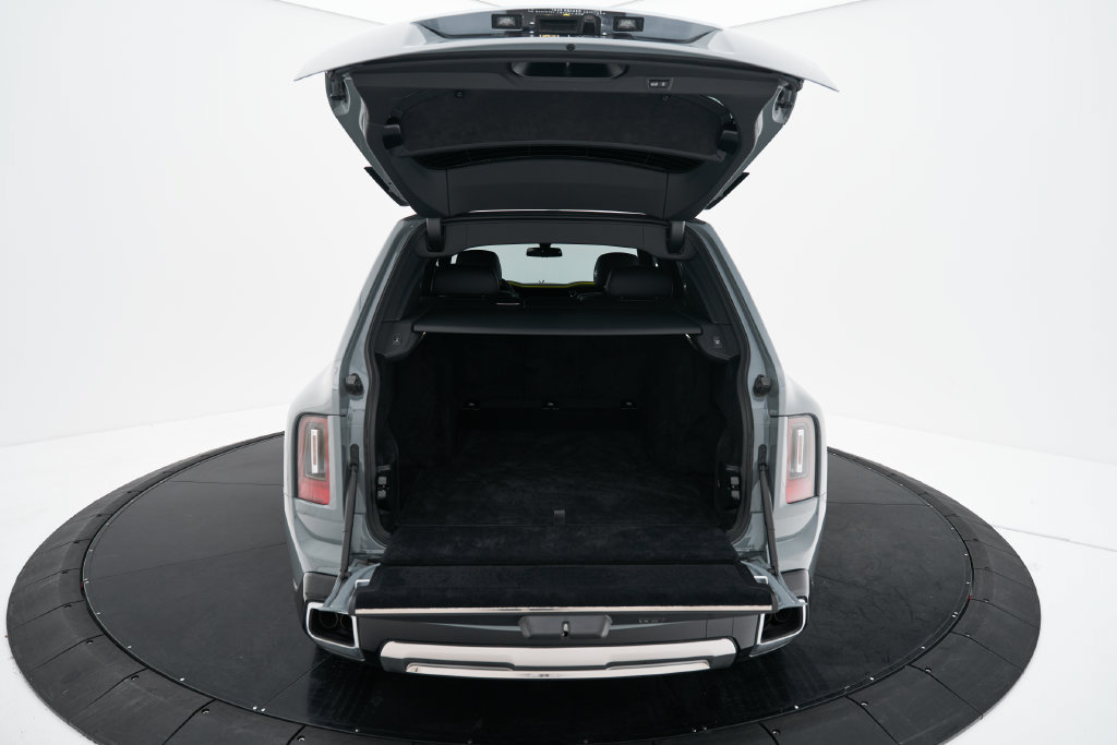 Used 2025 Rolls-Royce Cullinan AWD/4WD image 27
