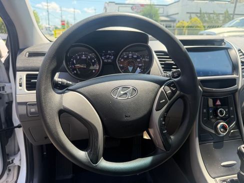 Used 2014 Hyundai Elantra SE FWD image 11