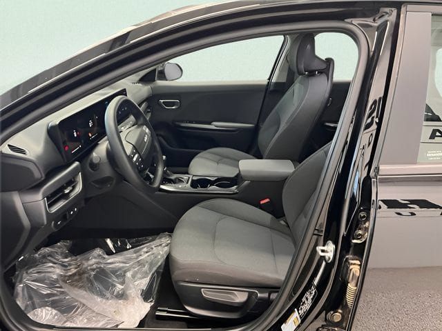 Used 2025 Kia K4 FWD image 13