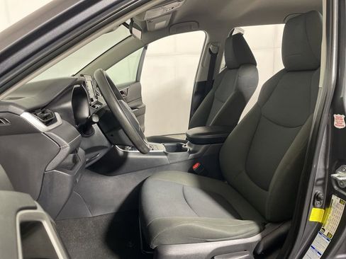 Used 2022 Toyota RAV4 LE AWD/4WD image 10