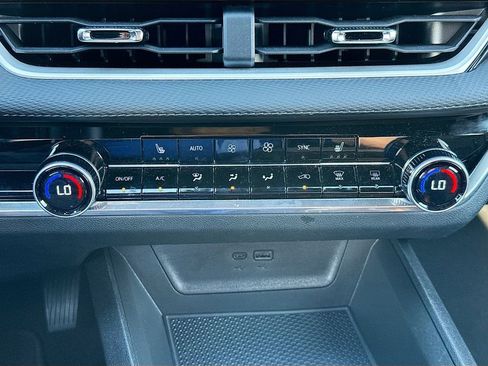 Used 2025 Chevrolet Equinox LT w/ Convenience Package II image 15