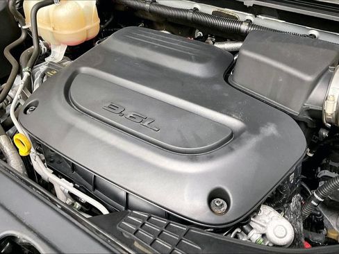 Used 2023 Chrysler Voyager LX FWD image 29