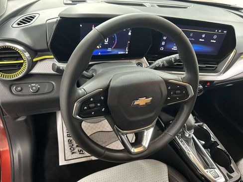 Certified 2024 Chevrolet Trax LT w/ LT Convenience Package FWD image 4