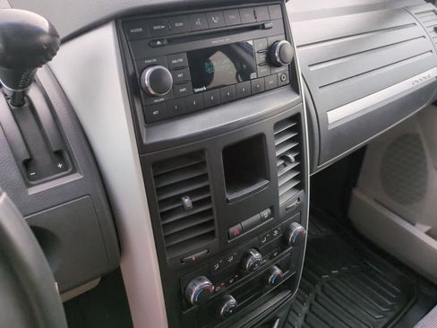 Used 2008 Dodge Grand Caravan SXT FWD image 25