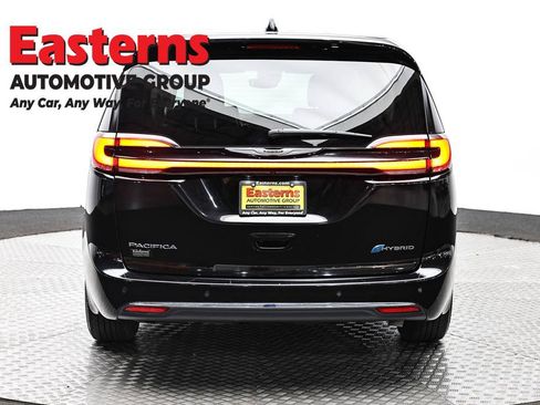 Used 2024 Chrysler Pacifica Select FWD image 6