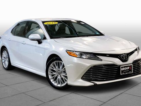 Used 2018 Toyota Camry XLE FWD image 2