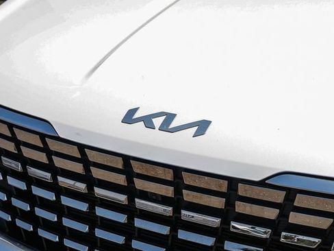 Used 2024 Kia Carnival SX FWD image 7