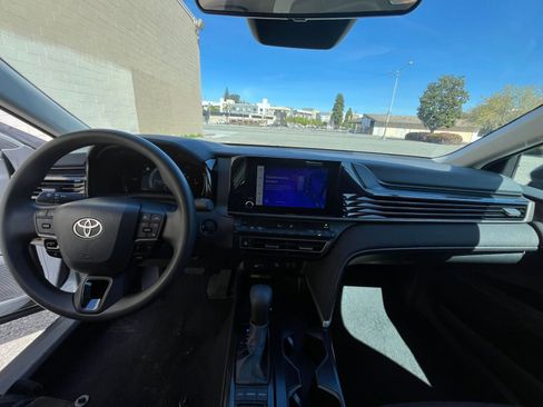 Used 2025 Toyota Camry LE image 32