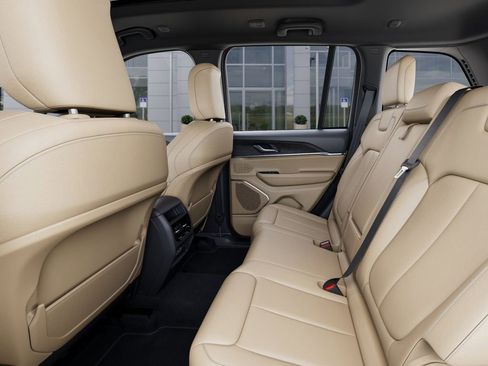 New 2025 Jeep Grand Cherokee Limited w/ Black Appearance Package image 23