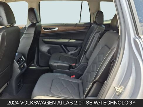 Used 2024 Volkswagen Atlas SE FWD image 16