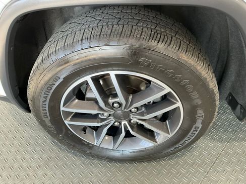 Used 2020 Jeep Grand Cherokee Limited image 37