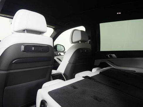 New 2027 BMW X7 xDrive40i w/ M Sport Package AWD/4WD image 15