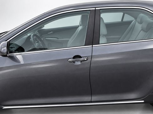 Used 2014 Toyota Camry XLE w/ Leather Package FWD image 7