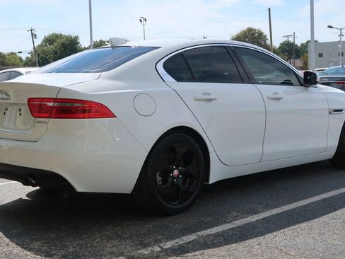 Used 2018 Jaguar XE image 14