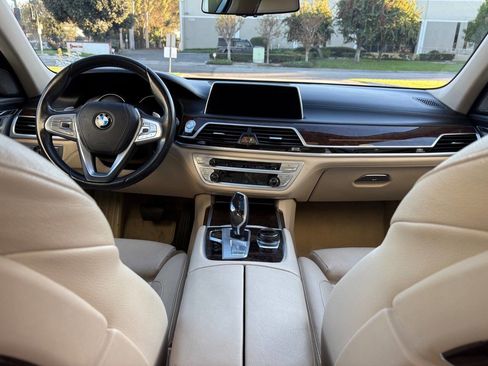 Used 2017 BMW 740i image 29