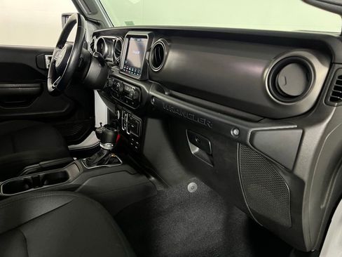 Used 2022 Jeep Wrangler Unlimited Sport image 32