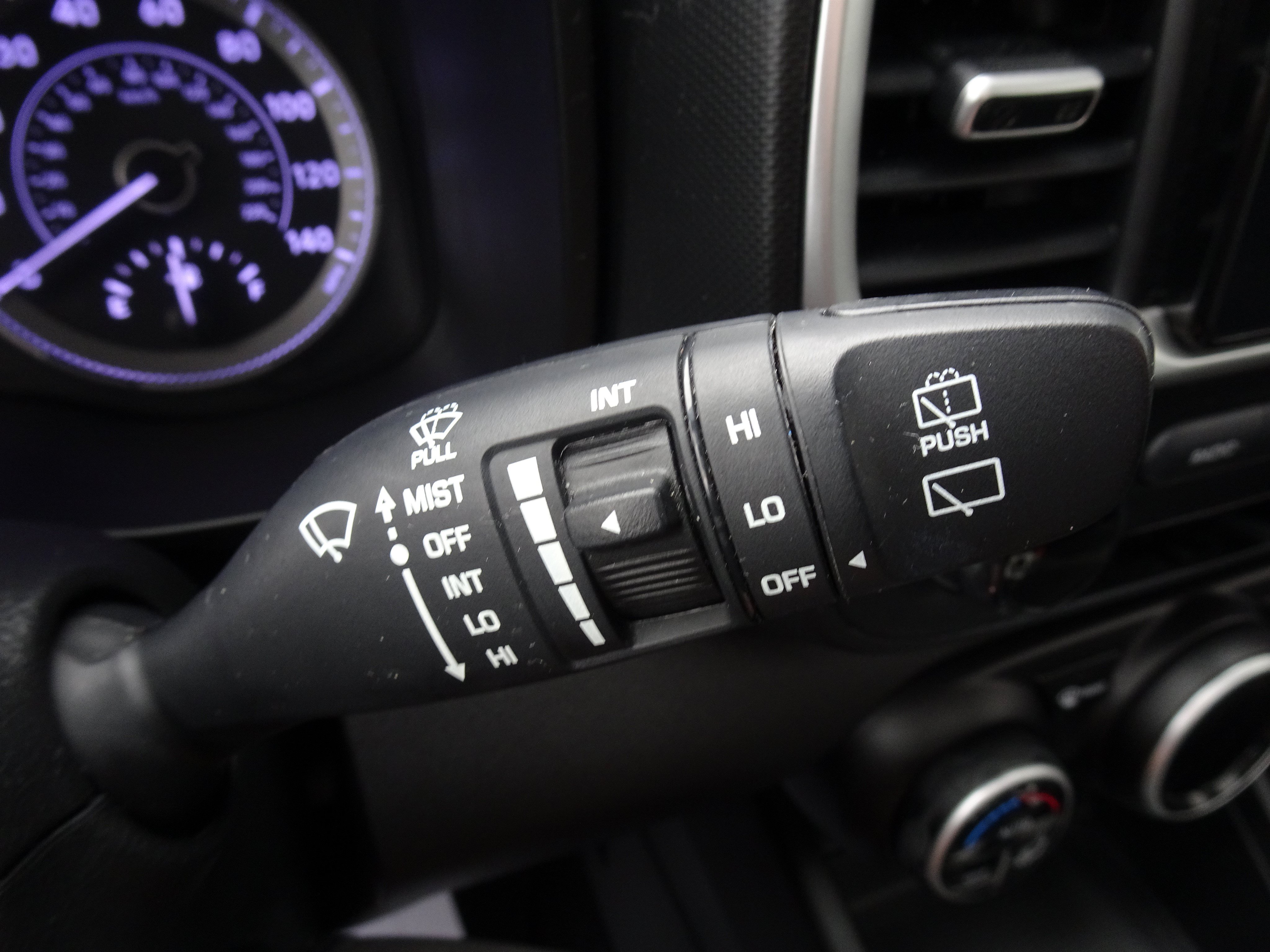 Used 2022 Hyundai Venue SEL FWD image 23
