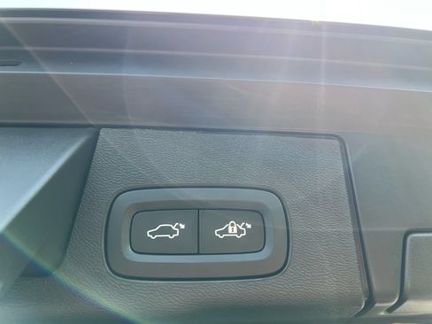 Certified 2025 Volvo XC60 B5 Ultra w/ Protection Package Premier AWD/4WD image 27