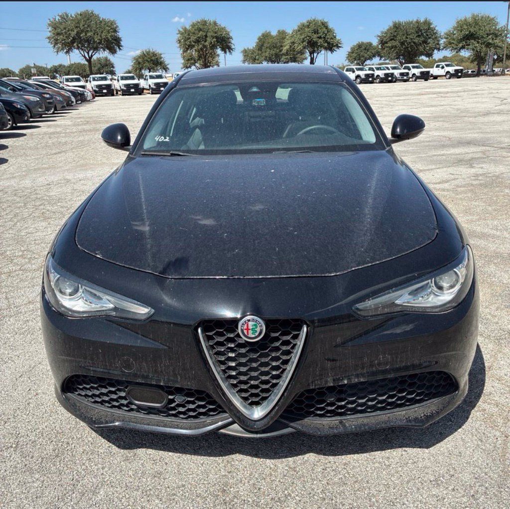 Used 2018 Alfa Romeo Giulia Ti Sport w/ Quick Order Package 22S Sport AWD/4WD image 8