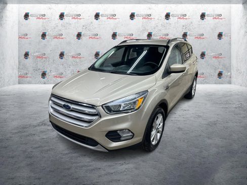 Used 2018 Ford Escape SE image 1