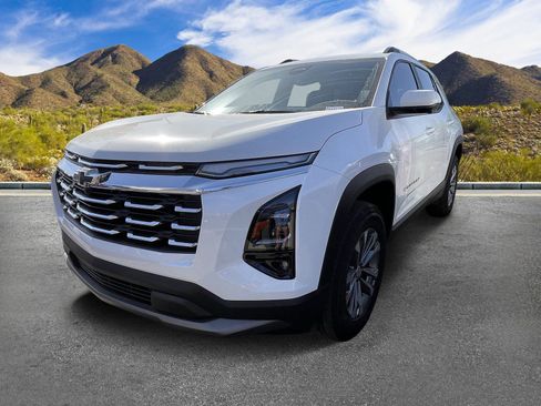 Used 2026 Chevrolet Equinox LT w/ Convenience Package II FWD image 13